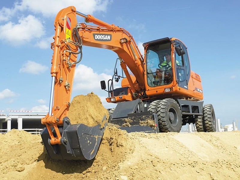 5. Полноповоротный экскаватор (колёсный) Doosan 180