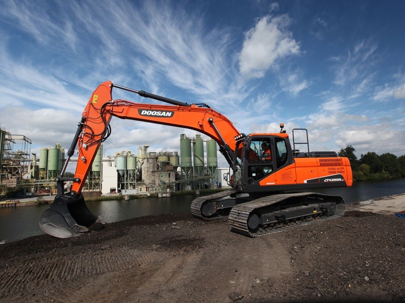 6. Полноповоротный экскаватор (гусеничный) Doosan 255